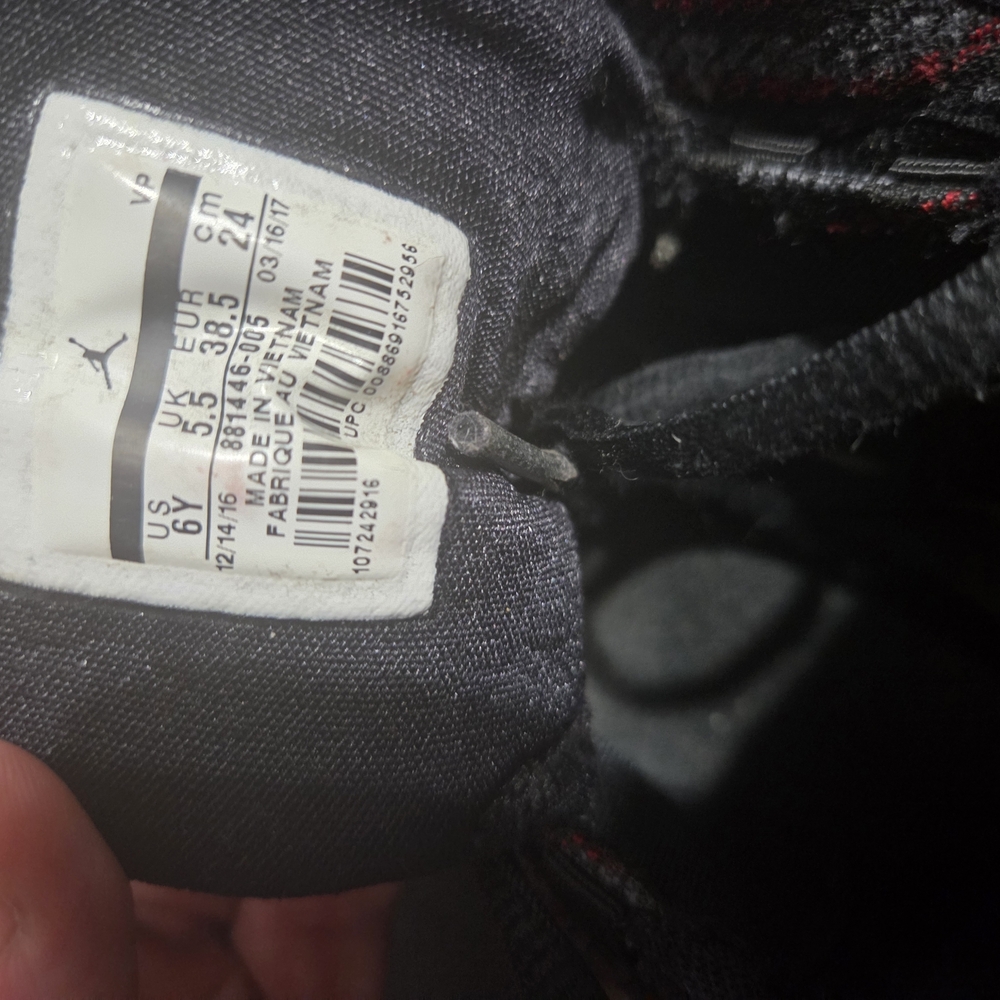 Nike Kids Sneakers - Black and Red Stripes - Picture 10 of 11